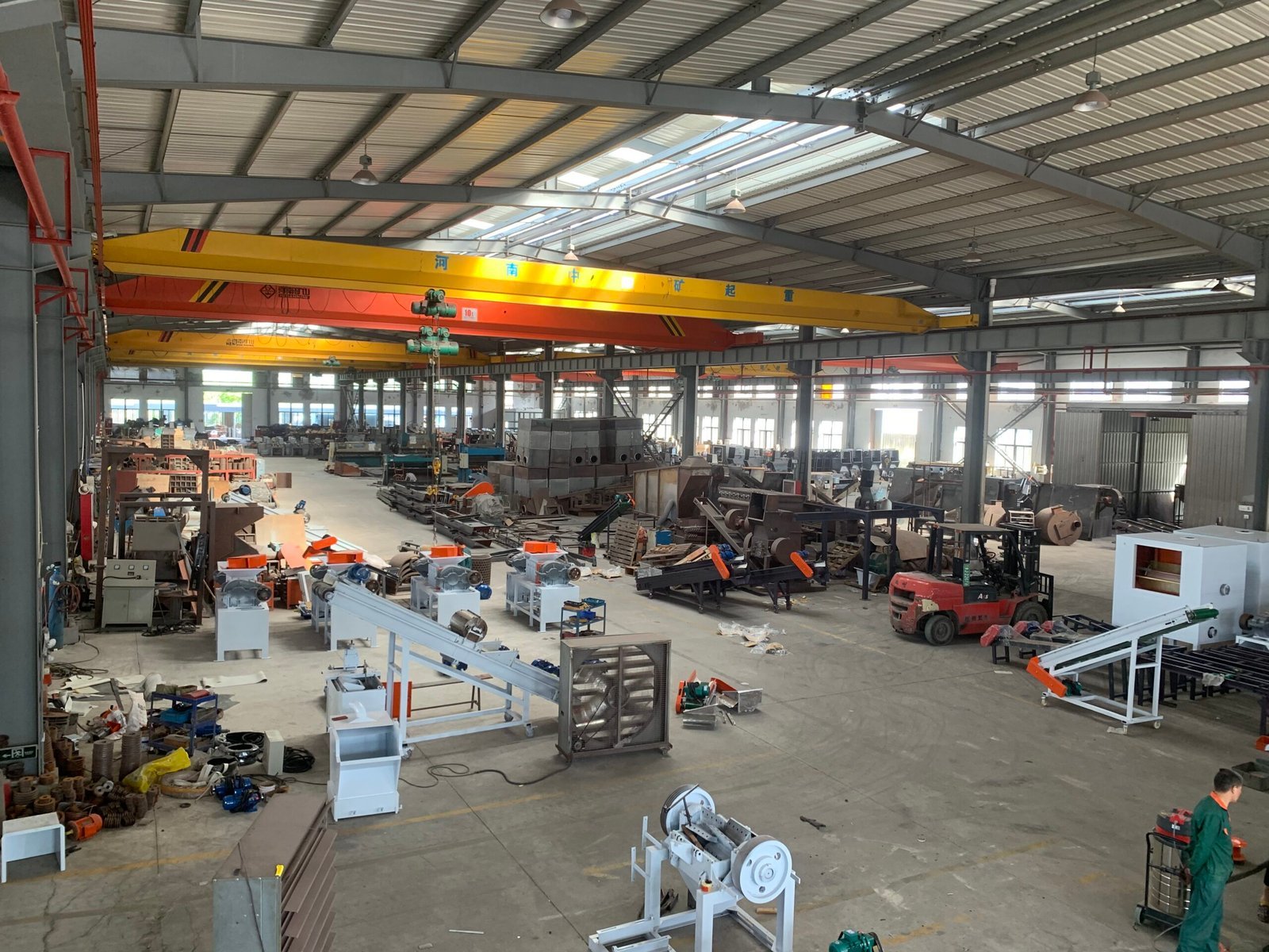 Overhead cranes above the BSGH recycling equipment workshop