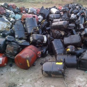 Compresseurs de climatiseurs et de réfrigérateurs mis au rebut