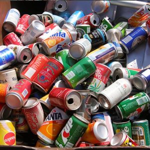 Schrott-Aluminiumdosen aus dem BSGH-Granulator